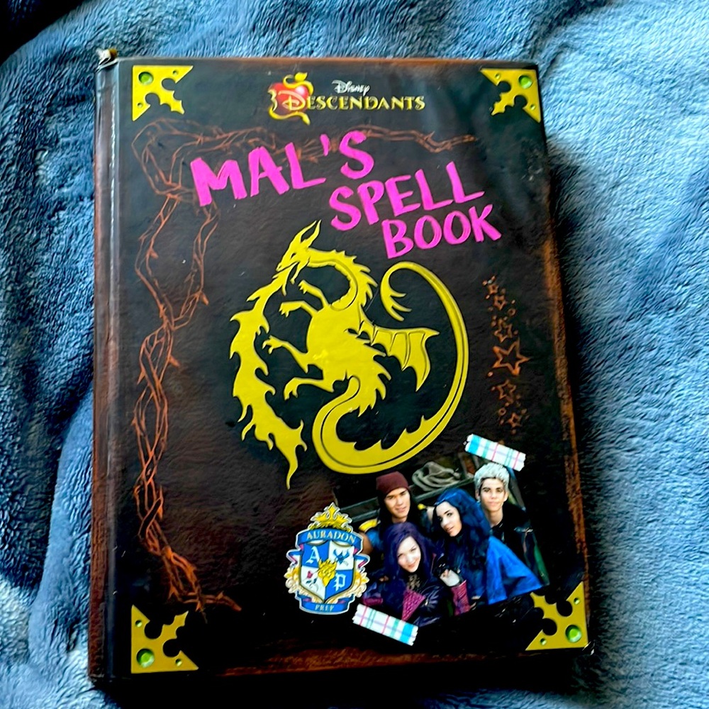 Disney descendants Mel's spell book